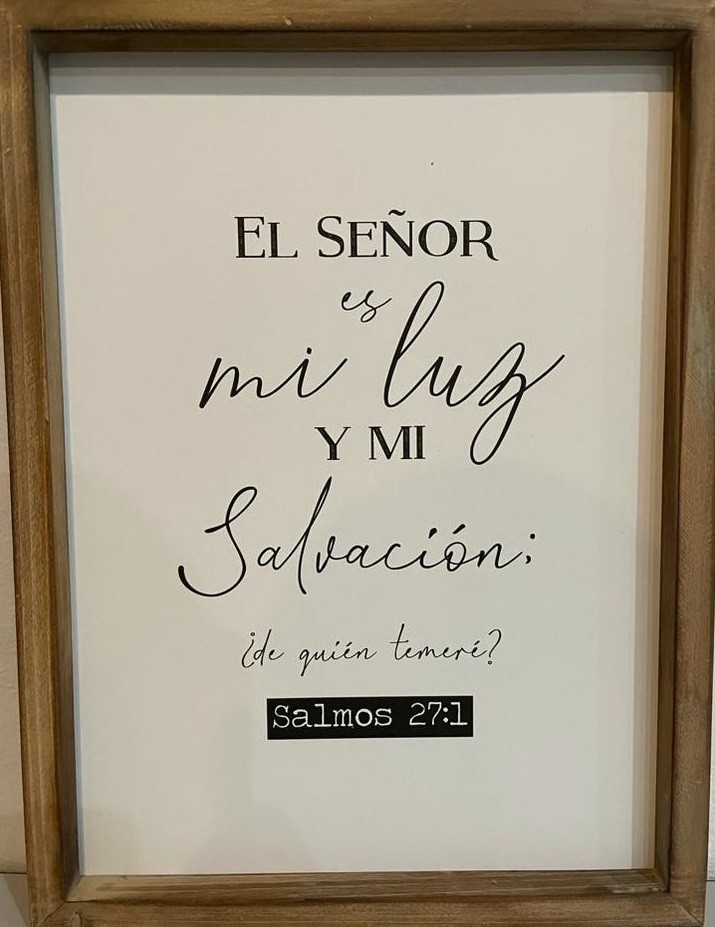 Cuadro El Señor es mi luz y mi salvación (Salmo 27:1). Madera