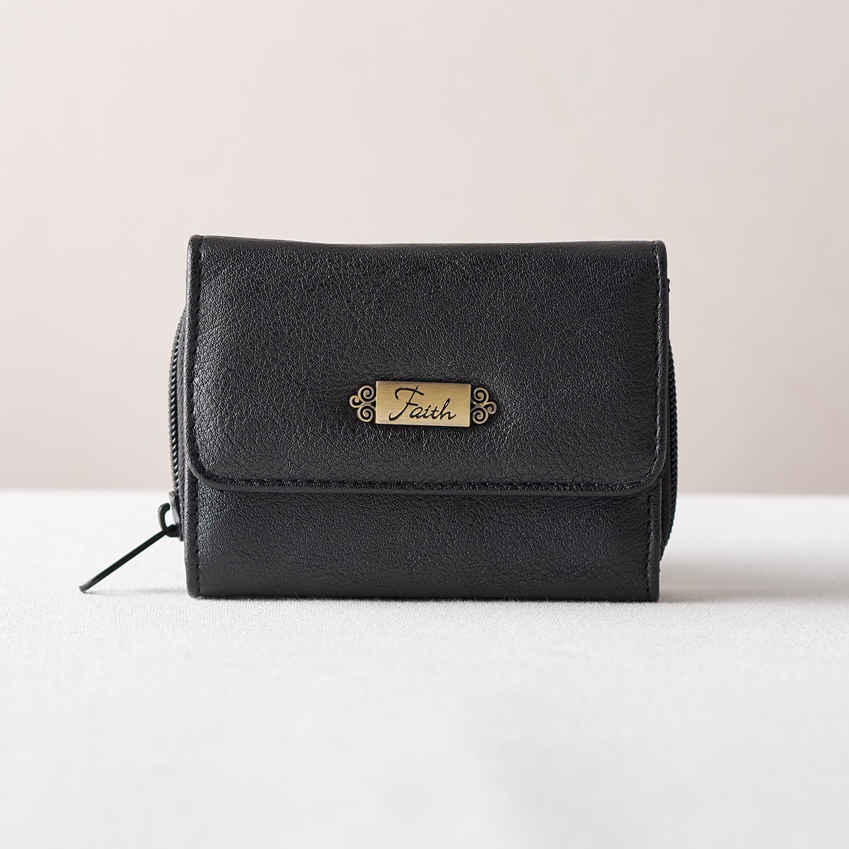Monedero y billetera Faith. Imitación piel. Negro