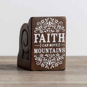 Adorno Faith can move mountains. Madera