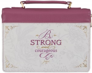 Funda para Biblia Be strong and courageous (Josué 1:9). 2 tonos. Ciruela/blanco floral (inglés) - XL