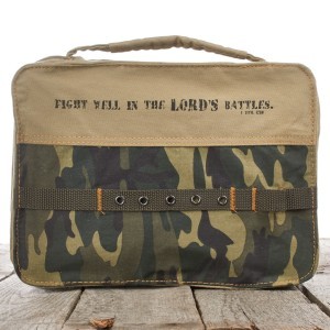 Funda para Biblia 1 Timoteo 1:18. Lona. Camuflaje - XL