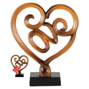 Corazón Love (1 Corintios 13:4-7). Resina. Acabado madera