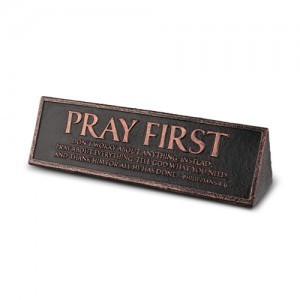 Placa sobremesa Pray first. Piedra artificial. Cobre