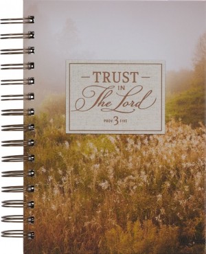 Diario Trust in the Lord (Proverbios 3:5). Tapa dura. Campo/gris cálido. Espiral (inglés)
